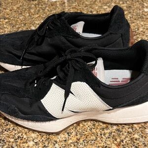New Balance 327